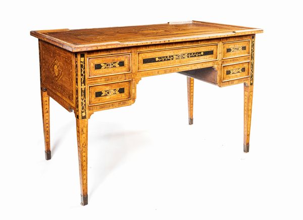Scrivania da centro in ciliegio, Italia centro-meridionale, fine del XVIII secolo  - Asta Antiquariato - Mobili, Tappeti, Sculture e Oggetti d'Arte - Associazione Nazionale - Case d'Asta italiane