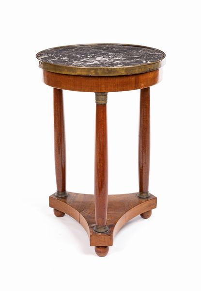 Tavolino da salotto in mogano, Francia, metà del XIX secolo  - Asta Antiquariato - Mobili, Tappeti, Sculture e Oggetti d'Arte - Associazione Nazionale - Case d'Asta italiane