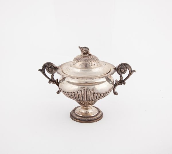 Piccola zuccheriera in argento con coperchio  - Asta Argenti Antichi e da Collezione - Associazione Nazionale - Case d'Asta italiane