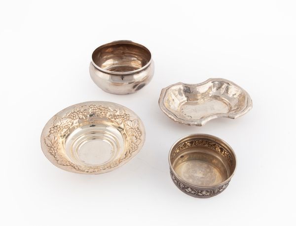Quattro vaschette diverse  - Asta Argenti Antichi e da Collezione - Associazione Nazionale - Case d'Asta italiane