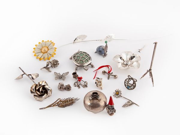 Lotto composto da vari piccoli oggetti e frammenti in argento  - Asta Argenti Antichi e da Collezione - Associazione Nazionale - Case d'Asta italiane