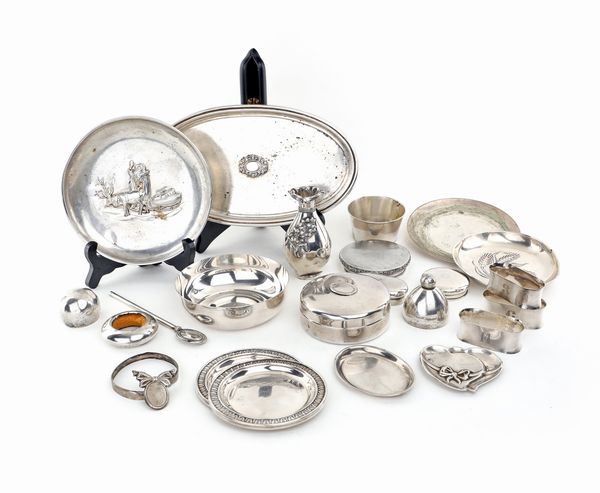 Lotto composto da oggetti diversi ed in parte danneggiati  - Asta Argenti Antichi e da Collezione - Associazione Nazionale - Case d'Asta italiane