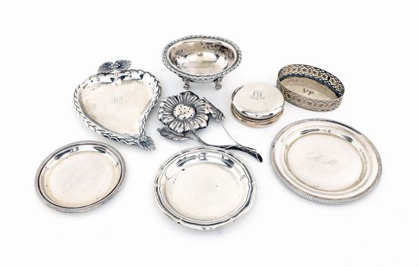 Lotto composto da otto oggetti in argento:  - Asta Argenti Antichi e da Collezione - Associazione Nazionale - Case d'Asta italiane