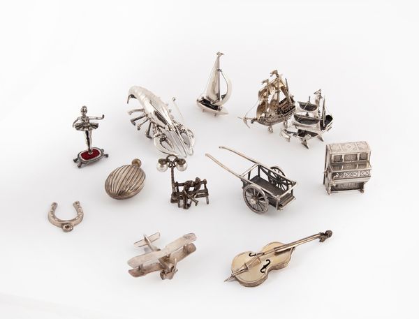 Lotto composto da dodici miniature in argento a diverso titolo  - Asta Argenti Antichi e da Collezione - Associazione Nazionale - Case d'Asta italiane