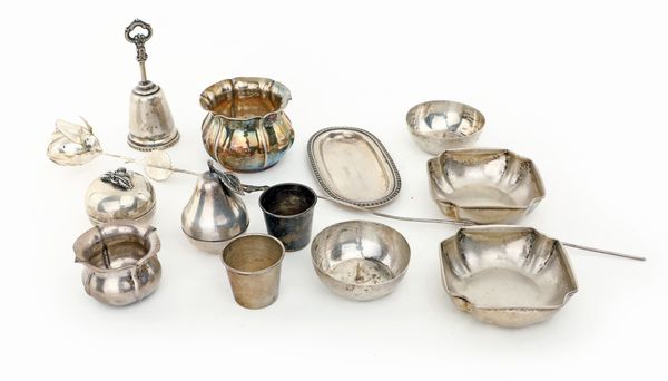 Lotto composto da tredici oggetti in argento  - Asta Argenti Antichi e da Collezione - Associazione Nazionale - Case d'Asta italiane