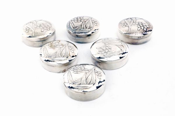 Sei porta pillole in argento 925, argentiere Brandimarte, Firenze  - Asta Argenti Antichi e da Collezione - Associazione Nazionale - Case d'Asta italiane