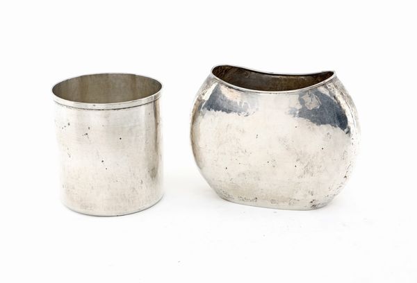 Piccolo vaso e bicchiere in argento  - Asta Argenti Antichi e da Collezione - Associazione Nazionale - Case d'Asta italiane