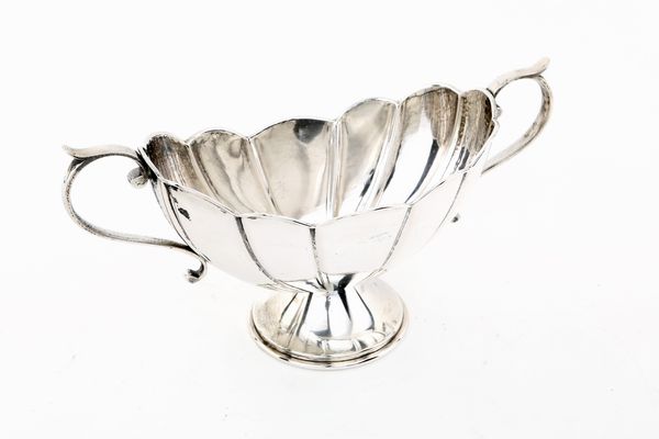 Salsiera biansata in argento, XIX secolo  - Asta Argenti Antichi e da Collezione - Associazione Nazionale - Case d'Asta italiane