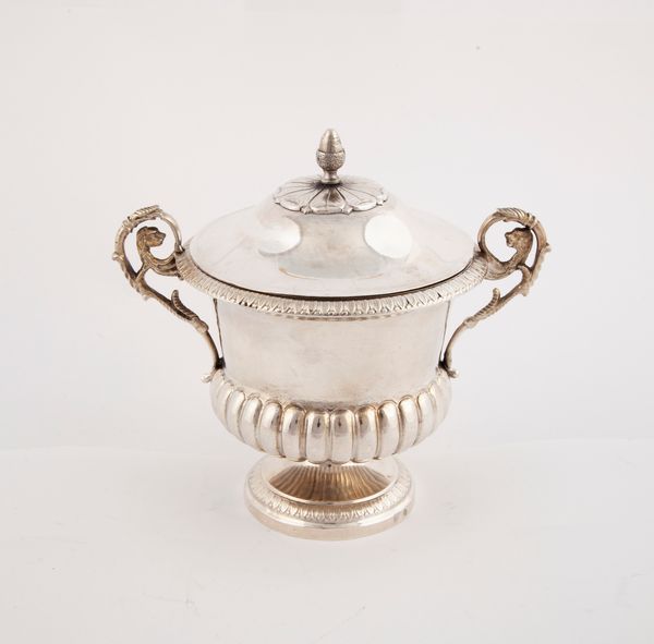 Zuccheriera biansata con coperchio, Genova, 1840  - Asta Argenti Antichi e da Collezione - Associazione Nazionale - Case d'Asta italiane