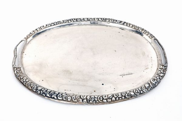 Vassoio ovale in argento, Napoli, met del XIX secolo  - Asta Argenti Antichi e da Collezione - Associazione Nazionale - Case d'Asta italiane