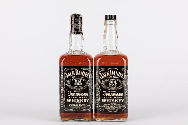 USA : Jack Daniel's Old No.7 - 90 Proof One Quart (2 BT)  - Asta Vini e Distillati - Associazione Nazionale - Case d'Asta italiane