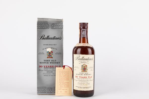 Scozia : Ballantine's Very Old Scotch Whisky 30 YO  - Asta Vini e Distillati - Associazione Nazionale - Case d'Asta italiane