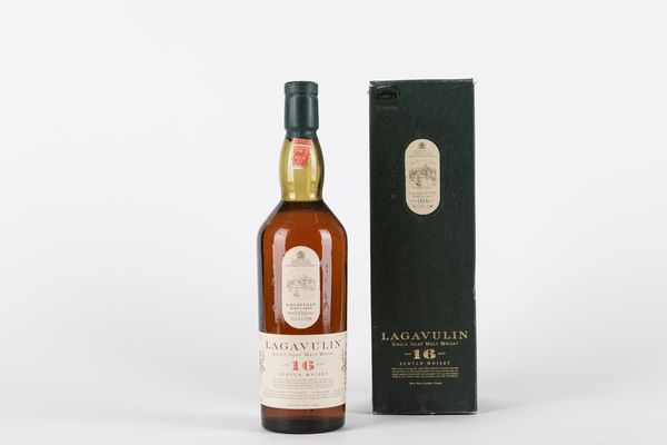Scozia : Lagavulin 16 YO White Horse Distillers  - Asta Vini e Distillati - Associazione Nazionale - Case d'Asta italiane