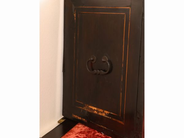 Importante monetiere listrato in legno ebanizzato  - Asta L'Arte di Arredare - Associazione Nazionale - Case d'Asta italiane