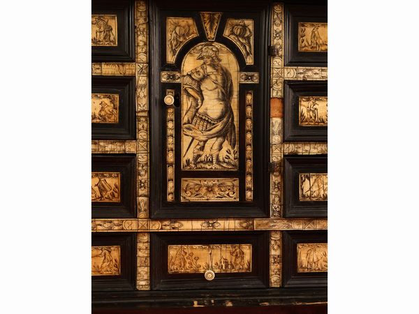 Importante monetiere listrato in legno ebanizzato  - Asta L'Arte di Arredare - Associazione Nazionale - Case d'Asta italiane