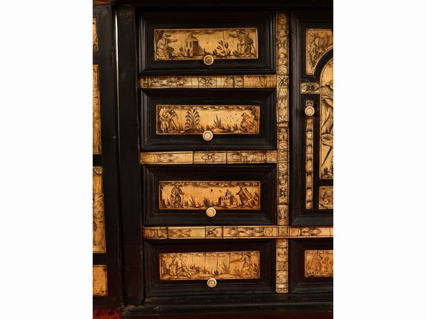 Importante monetiere listrato in legno ebanizzato  - Asta L'Arte di Arredare - Associazione Nazionale - Case d'Asta italiane