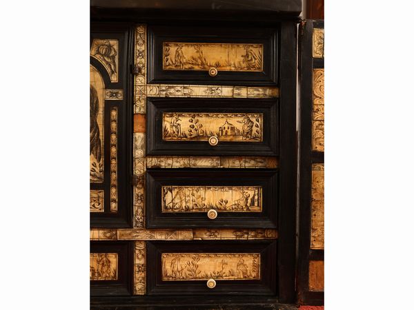 Importante monetiere listrato in legno ebanizzato  - Asta L'Arte di Arredare - Associazione Nazionale - Case d'Asta italiane