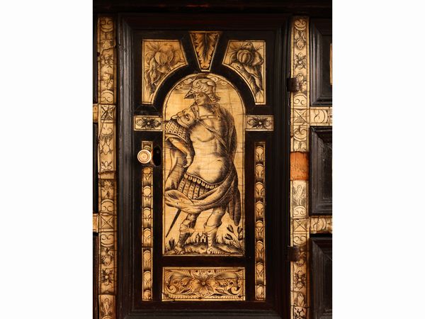 Importante monetiere listrato in legno ebanizzato  - Asta L'Arte di Arredare - Associazione Nazionale - Case d'Asta italiane