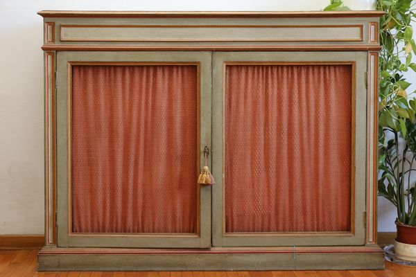 Libreria bassa in legno laccato verde acqua e lumeggiato oro  - Asta L'Arte di Arredare - Associazione Nazionale - Case d'Asta italiane