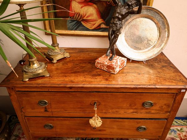 Piccolo cassettone in ciliegio  - Asta L'Arte di Arredare - Associazione Nazionale - Case d'Asta italiane