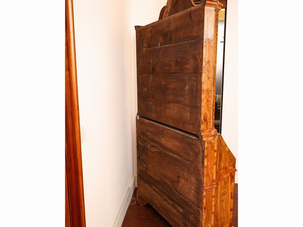 Piccolo trumeau impiallacciato in radica di noce  - Asta L'Arte di Arredare - Associazione Nazionale - Case d'Asta italiane