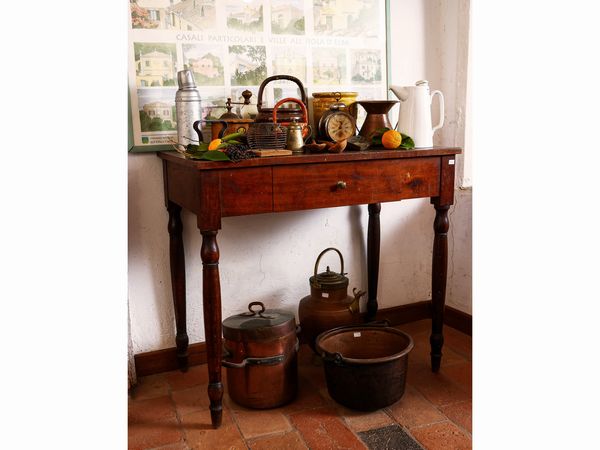 Tavolino rustico in noce  - Asta L'Arte di Arredare - Associazione Nazionale - Case d'Asta italiane