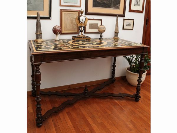 Tavolo in noce con piano in scagliola, Bianco Bianchi Firenze  - Asta L'Arte di Arredare - Associazione Nazionale - Case d'Asta italiane