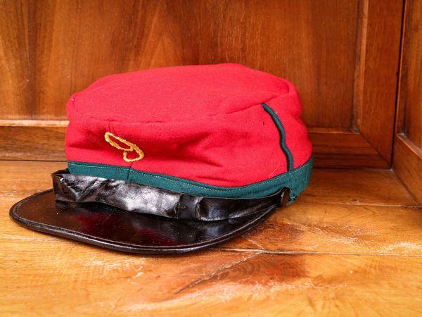 Berretto Associzione Nazionale Garibaldini  - Asta L'Arte di Arredare - Associazione Nazionale - Case d'Asta italiane