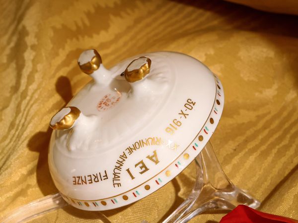 Coppa commemorativa XX Riunione Annuale AEI, Firenze 1916, Richard Ginori  - Asta L'Arte di Arredare - Associazione Nazionale - Case d'Asta italiane