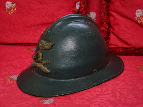 Elmetto da Ufficiale di Artiglieria da parata  - Asta L'Arte di Arredare - Associazione Nazionale - Case d'Asta italiane