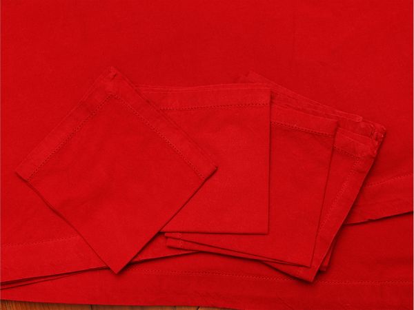 Tovaglia in lino rosso  - Asta L'Arte di Arredare - Associazione Nazionale - Case d'Asta italiane