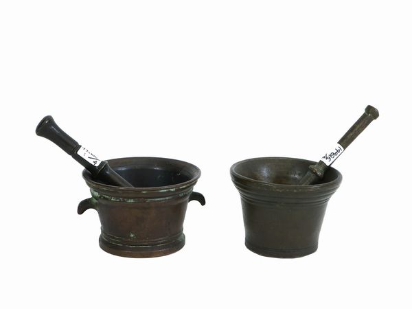 Due piccoli mortai in bronzo  - Asta L'Arte di Arredare - Associazione Nazionale - Case d'Asta italiane