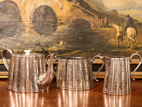 Servizio da t in metallo argentato  - Asta L'Arte di Arredare - Associazione Nazionale - Case d'Asta italiane