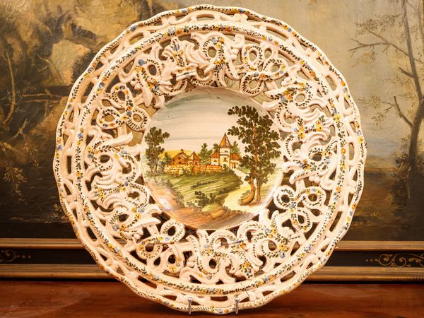 Coppia di piatti da parata in terraglia  - Asta L'Arte di Arredare - Associazione Nazionale - Case d'Asta italiane