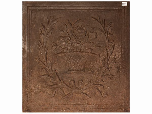 Placca in ghisa patinata per camino  - Asta L'Arte di Arredare - Associazione Nazionale - Case d'Asta italiane