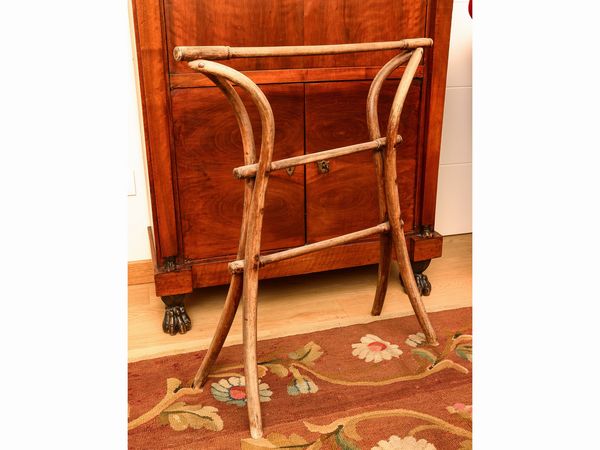 Porta salviette in faggio curvato  - Asta L'Arte di Arredare - Associazione Nazionale - Case d'Asta italiane