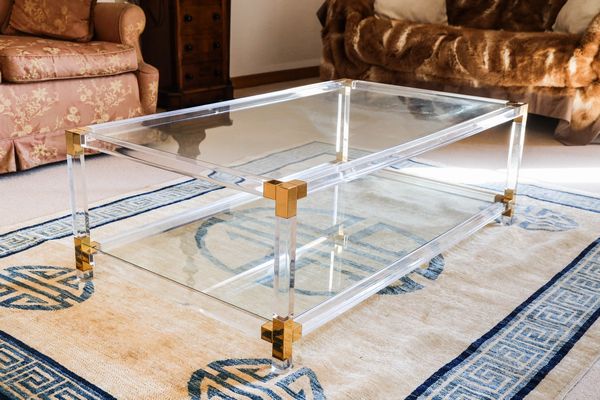 Tavolino basso da caff in plexiglass  - Asta L'Arte di Arredare - Associazione Nazionale - Case d'Asta italiane