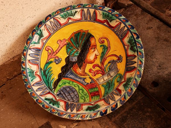 Due piatti da parata decorativi  - Asta L'Arte di Arredare - Associazione Nazionale - Case d'Asta italiane