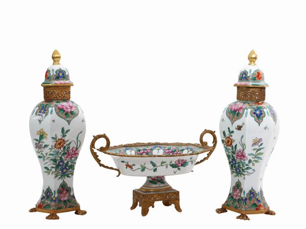 Trittico in porcellana e metallo dorato, Limoges  - Asta L'Arte di Arredare - Associazione Nazionale - Case d'Asta italiane