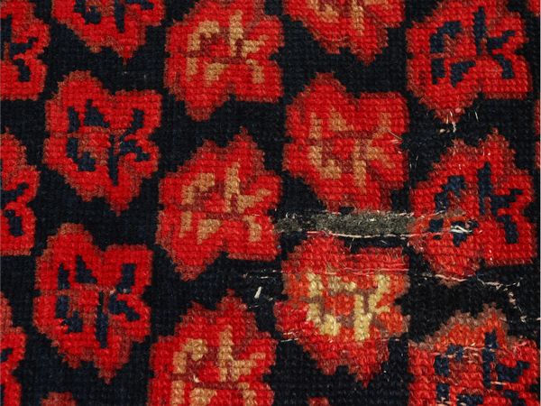 Tappeto caucasico di vecchia manifattura  - Asta L'Arte di Arredare - Associazione Nazionale - Case d'Asta italiane