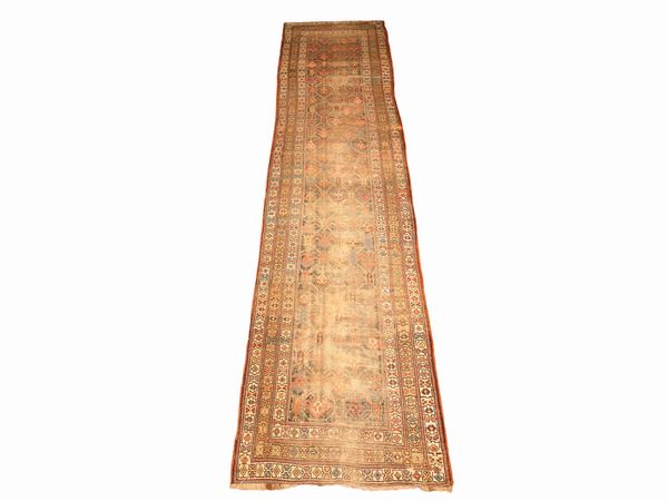 Tappeto galleria caucasico di vecchia manifattura  - Asta L'Arte di Arredare - Associazione Nazionale - Case d'Asta italiane