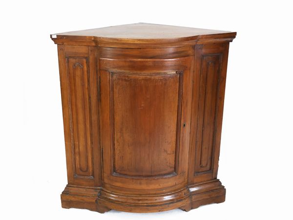 Angoliera bassa in noce  - Asta L'Arte di Arredare - Associazione Nazionale - Case d'Asta italiane