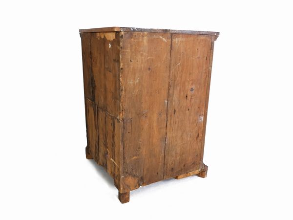 Angoliera bassa in noce  - Asta L'Arte di Arredare - Associazione Nazionale - Case d'Asta italiane