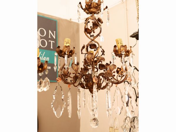 Coppia di piccoli lampadari in metallo dorato  - Asta L'Arte di Arredare - Associazione Nazionale - Case d'Asta italiane