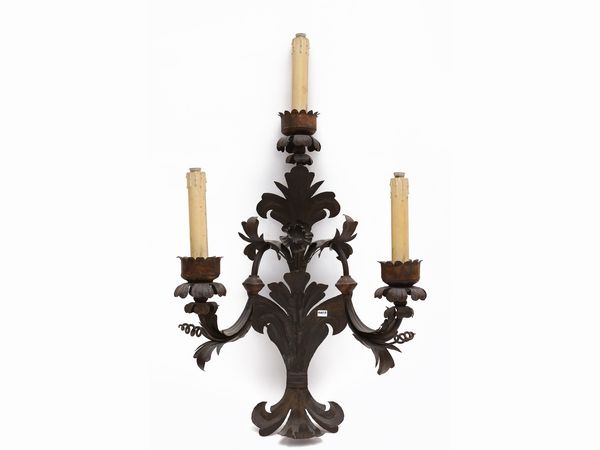 Grande applique in tole e ferro battuto  - Asta L'Arte di Arredare - Associazione Nazionale - Case d'Asta italiane