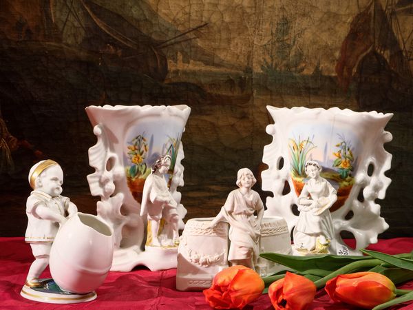 Coppia di vasi a tromba in porcellana  - Asta L'Arte di Arredare - Associazione Nazionale - Case d'Asta italiane
