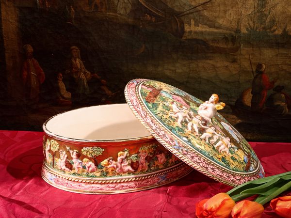 Grande scatola in ceramica  - Asta L'Arte di Arredare - Associazione Nazionale - Case d'Asta italiane