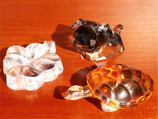 Tre fermacarte in cristallo, Baccarat e Lalique  - Asta L'Arte di Arredare - Associazione Nazionale - Case d'Asta italiane