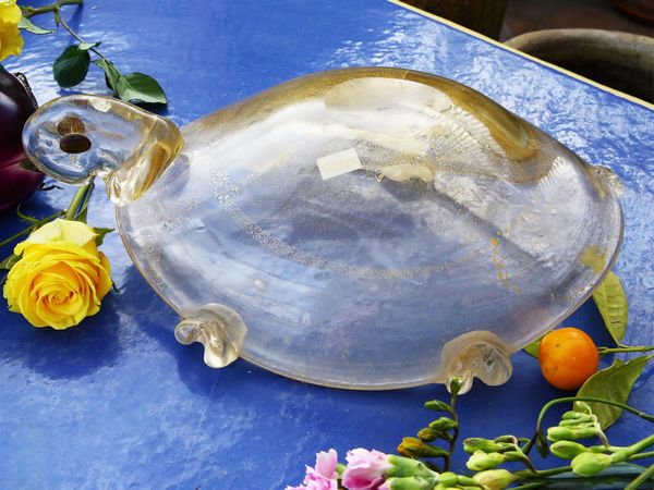 Tartaruga in vetro soffiato incolore con inclusioni dorate  - Asta L'Arte di Arredare - Associazione Nazionale - Case d'Asta italiane
