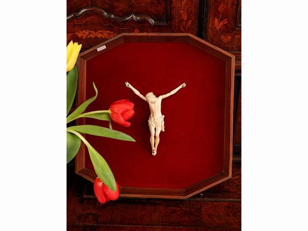 Cristo in avorio  - Asta L'Arte di Arredare - Associazione Nazionale - Case d'Asta italiane